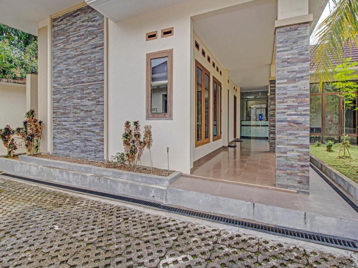 בנדר למפונג Oyo 89997 Hotel Bumi Kedaton Waterpark מראה חיצוני תמונה