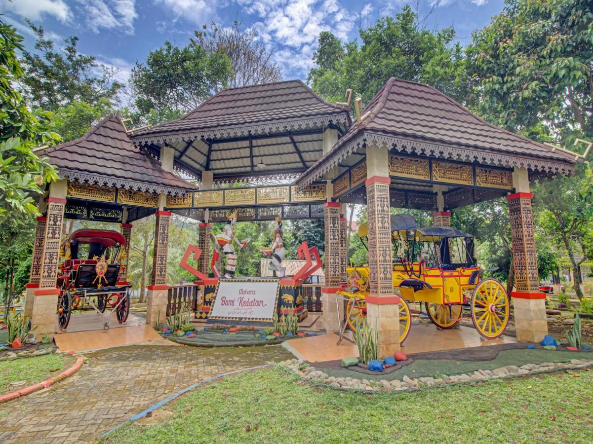 בנדר למפונג Oyo 89997 Hotel Bumi Kedaton Waterpark מראה חיצוני תמונה