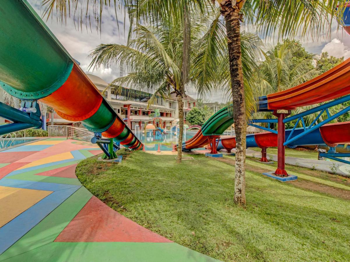בנדר למפונג Oyo 89997 Hotel Bumi Kedaton Waterpark מראה חיצוני תמונה