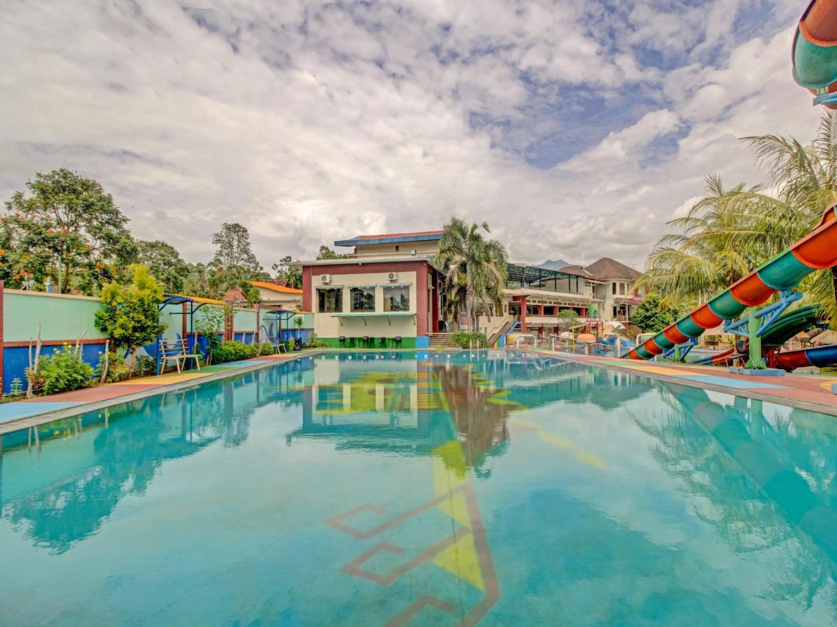 בנדר למפונג Oyo 89997 Hotel Bumi Kedaton Waterpark מראה חיצוני תמונה