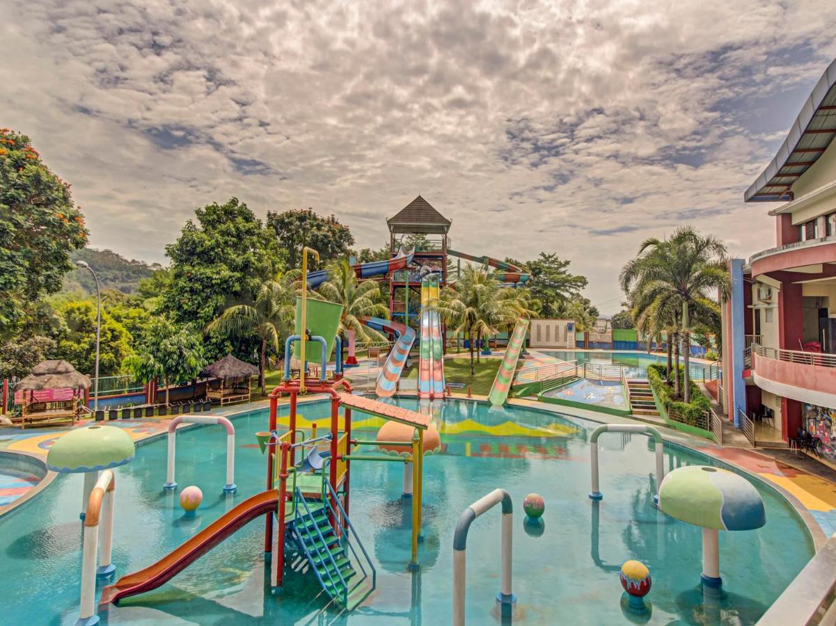 בנדר למפונג Oyo 89997 Hotel Bumi Kedaton Waterpark מראה חיצוני תמונה